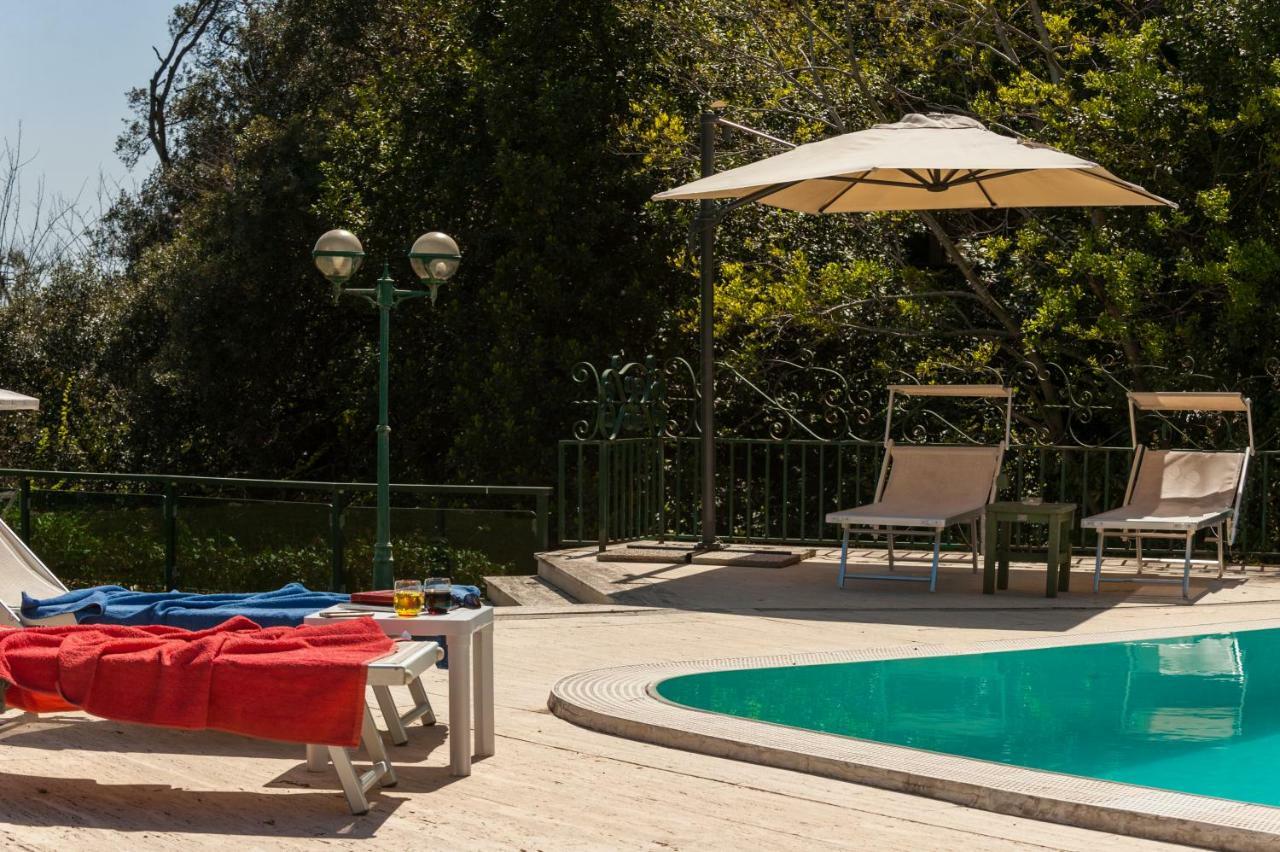 Holidays Naples Family - Pool In Front Of Capri Extérieur photo