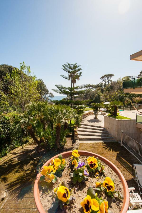 Holidays Naples Family - Pool In Front Of Capri Extérieur photo